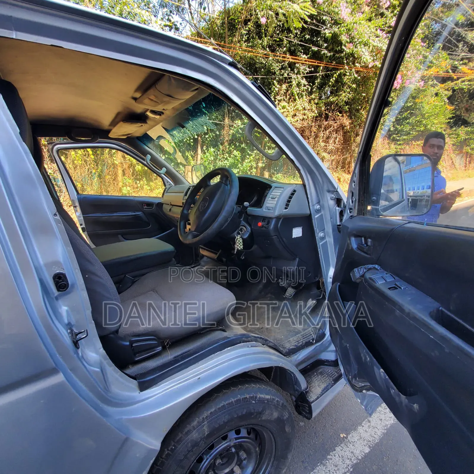 Toyota HiAce 2013 Silver