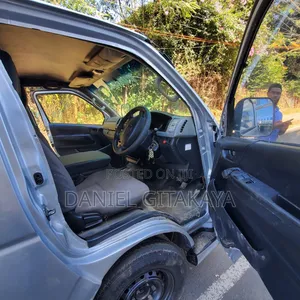 Toyota HiAce 2013 Silver