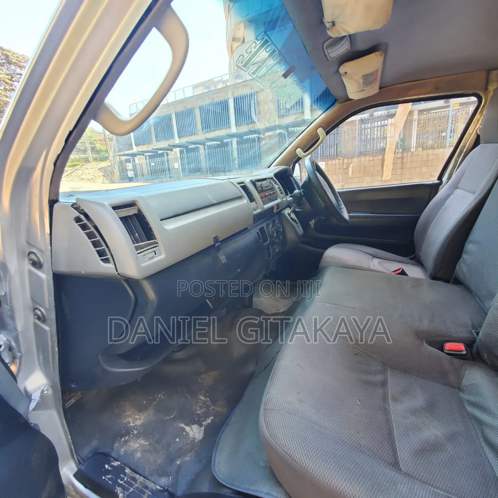 Toyota HiAce 2013 Silver