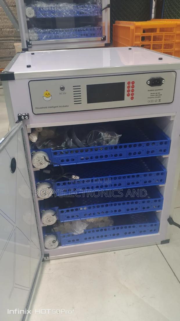 272 Eggs Incubator - main view