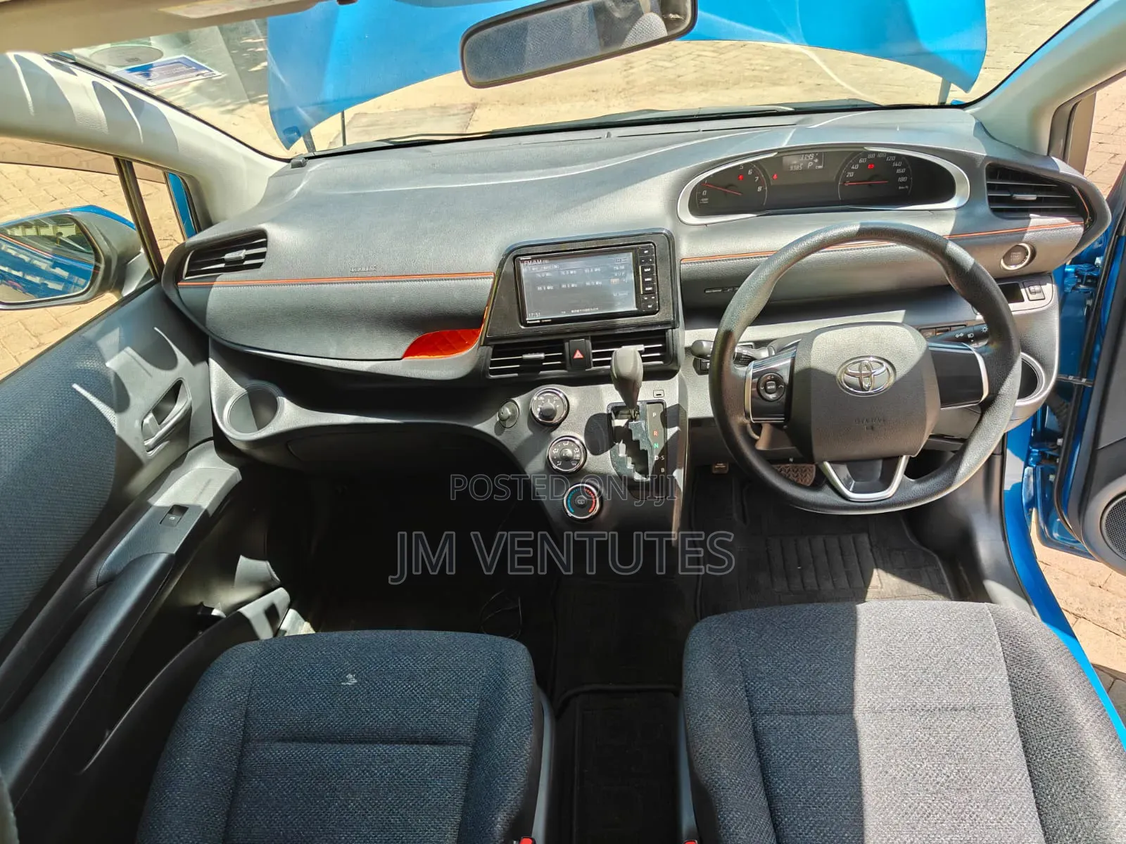 Toyota Sienta 2018 Blue