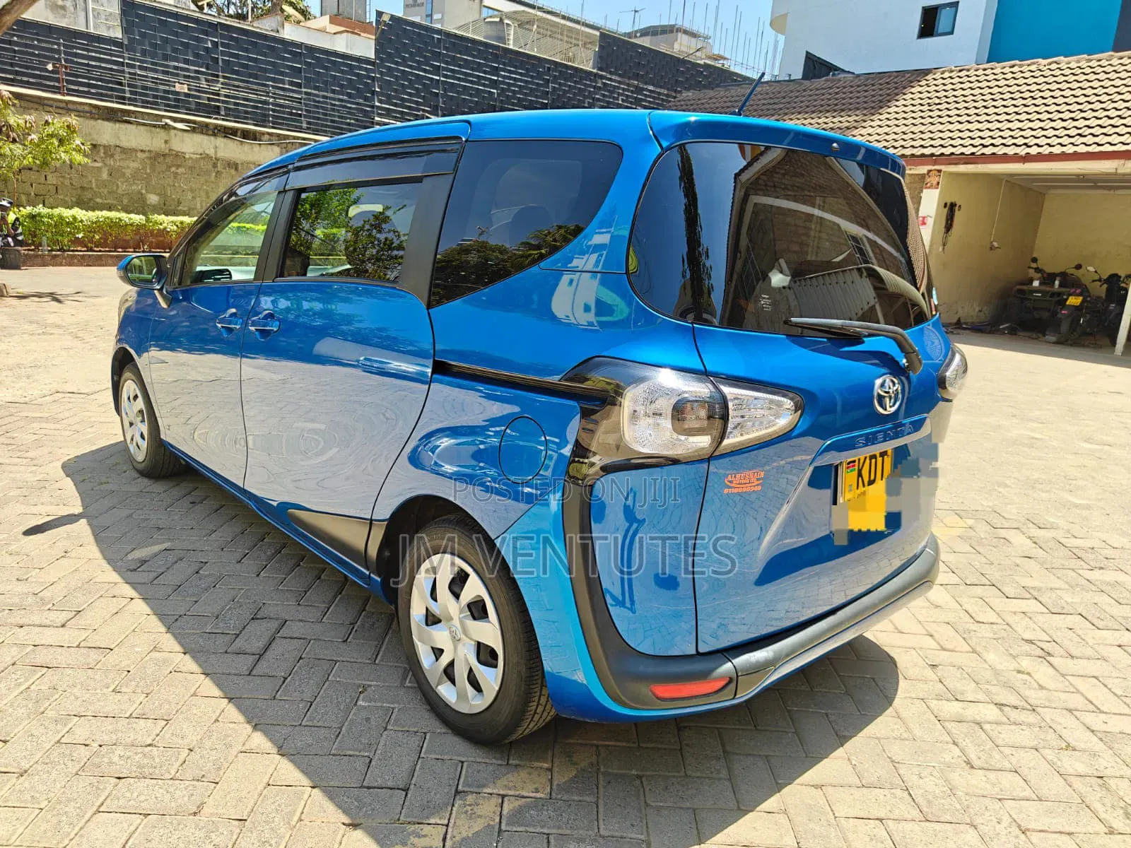 Toyota Sienta 2018 Blue