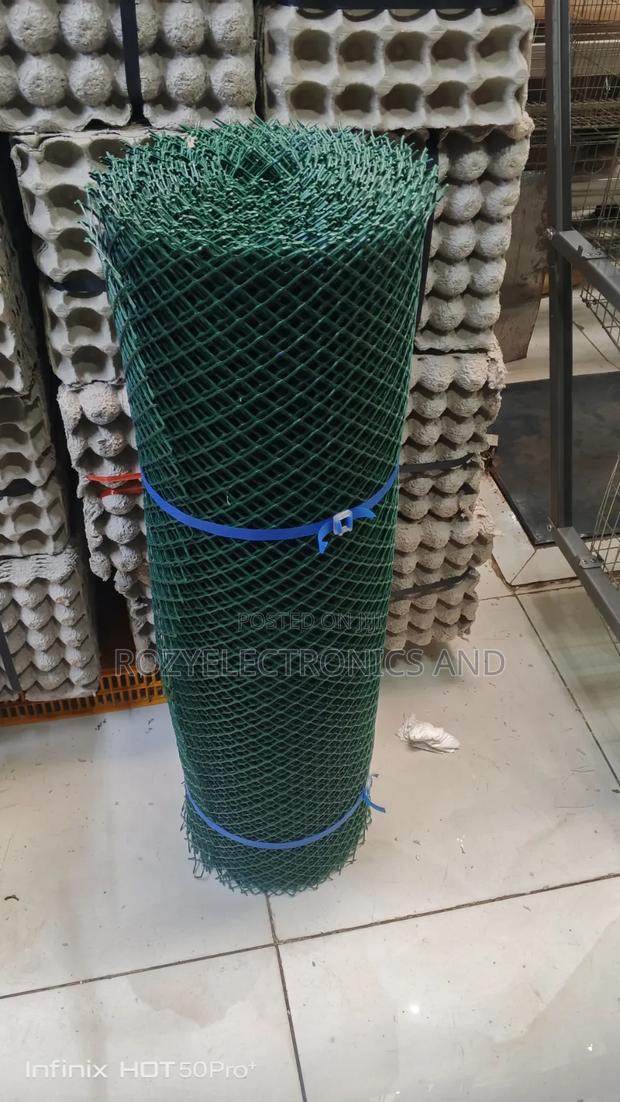 Chicken Mesh Plastic 1m by 25 M - main view