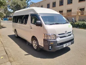 Toyota HiAce 2019 White