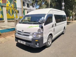 Toyota HiAce 2019 White