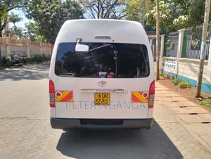 Toyota HiAce 2019 White