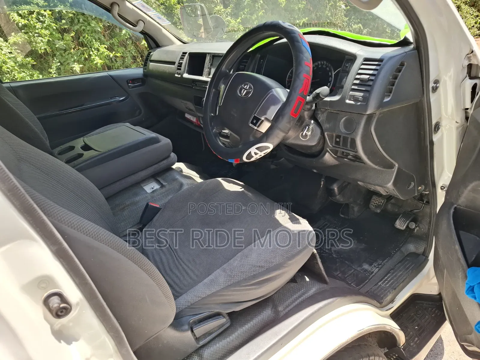 Toyota HiAce 2019 White