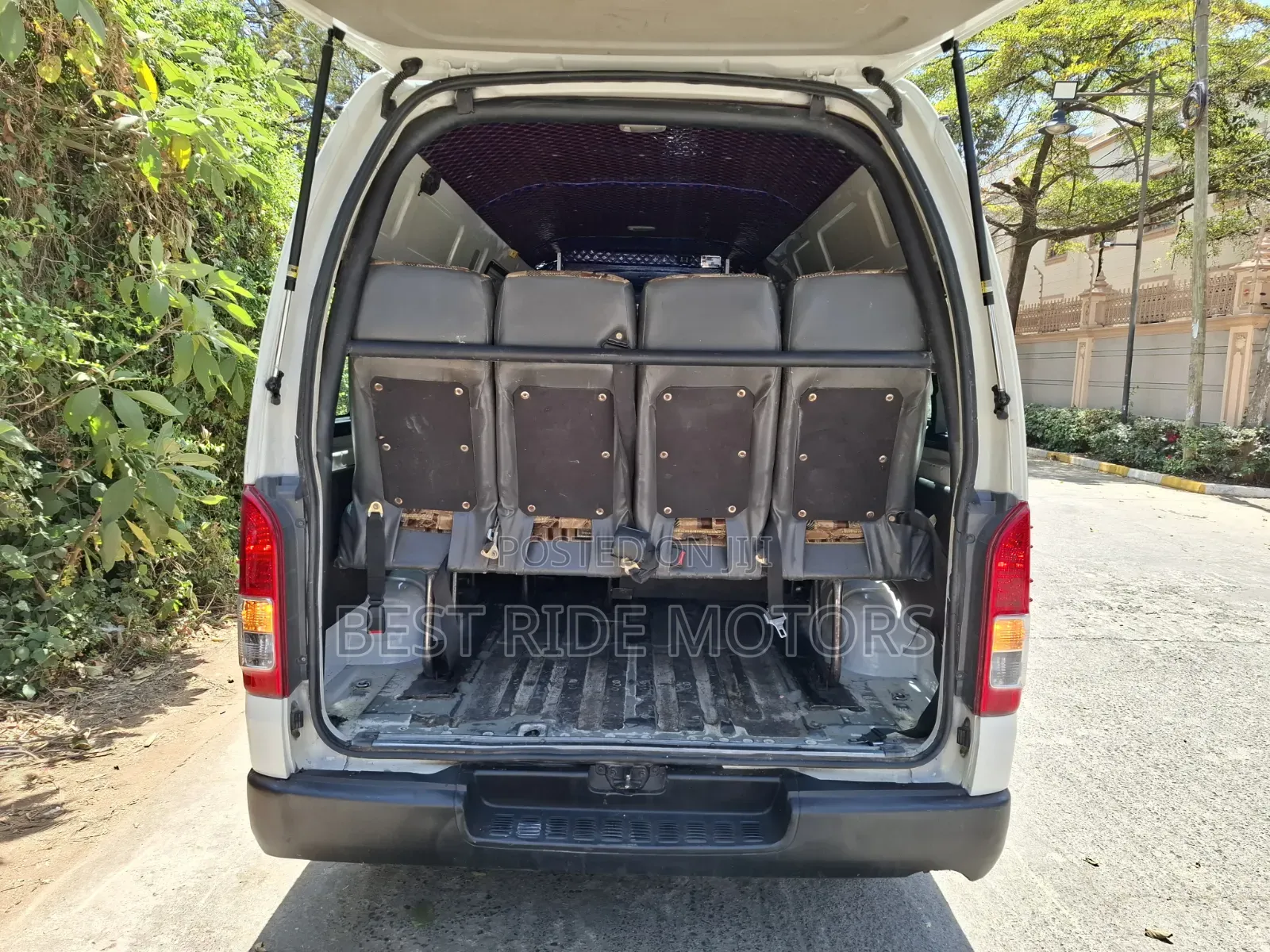 Toyota HiAce 2019 White