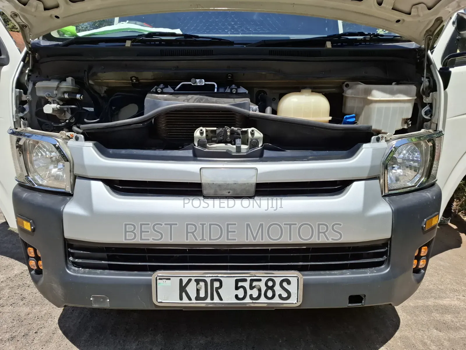 Toyota HiAce 2019 White