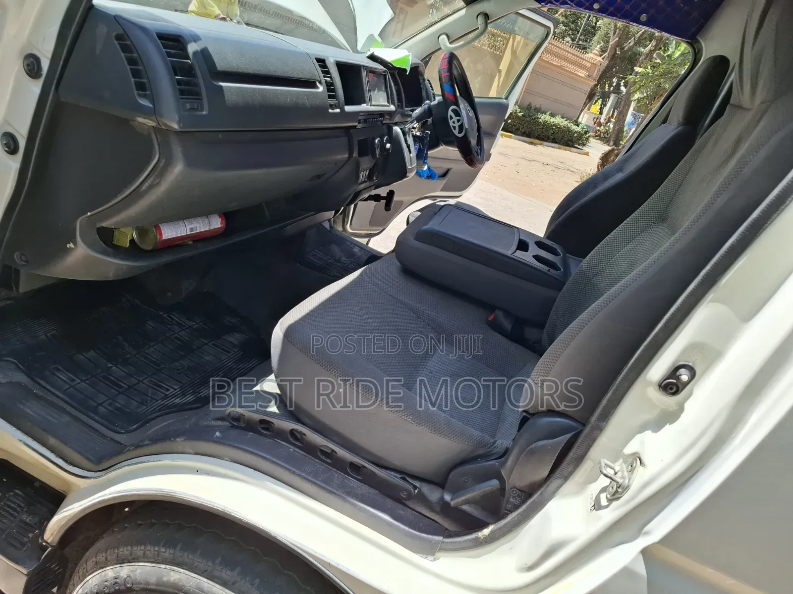 Toyota HiAce 2019 White