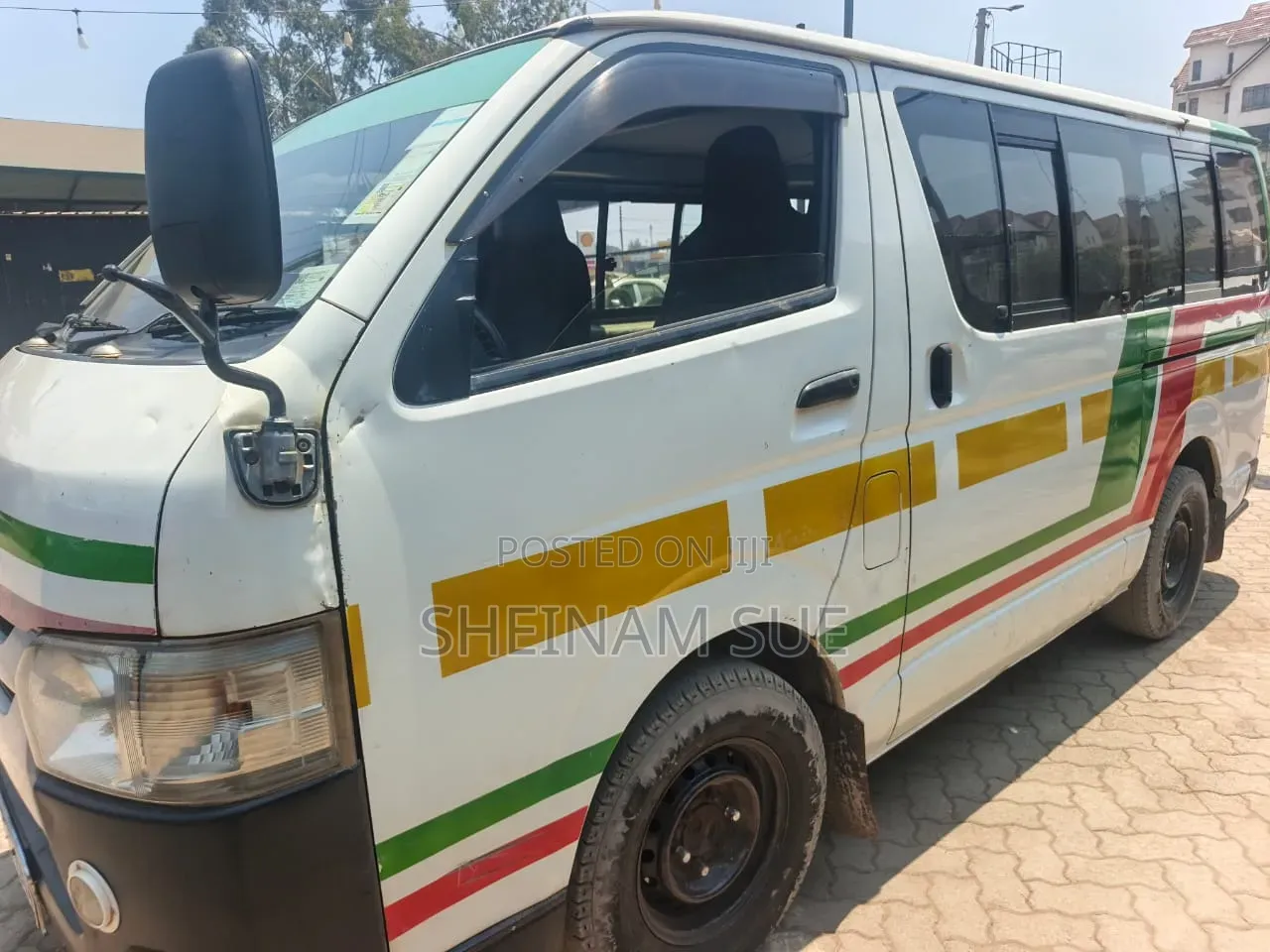 Toyota HiAce 2013 Yellow