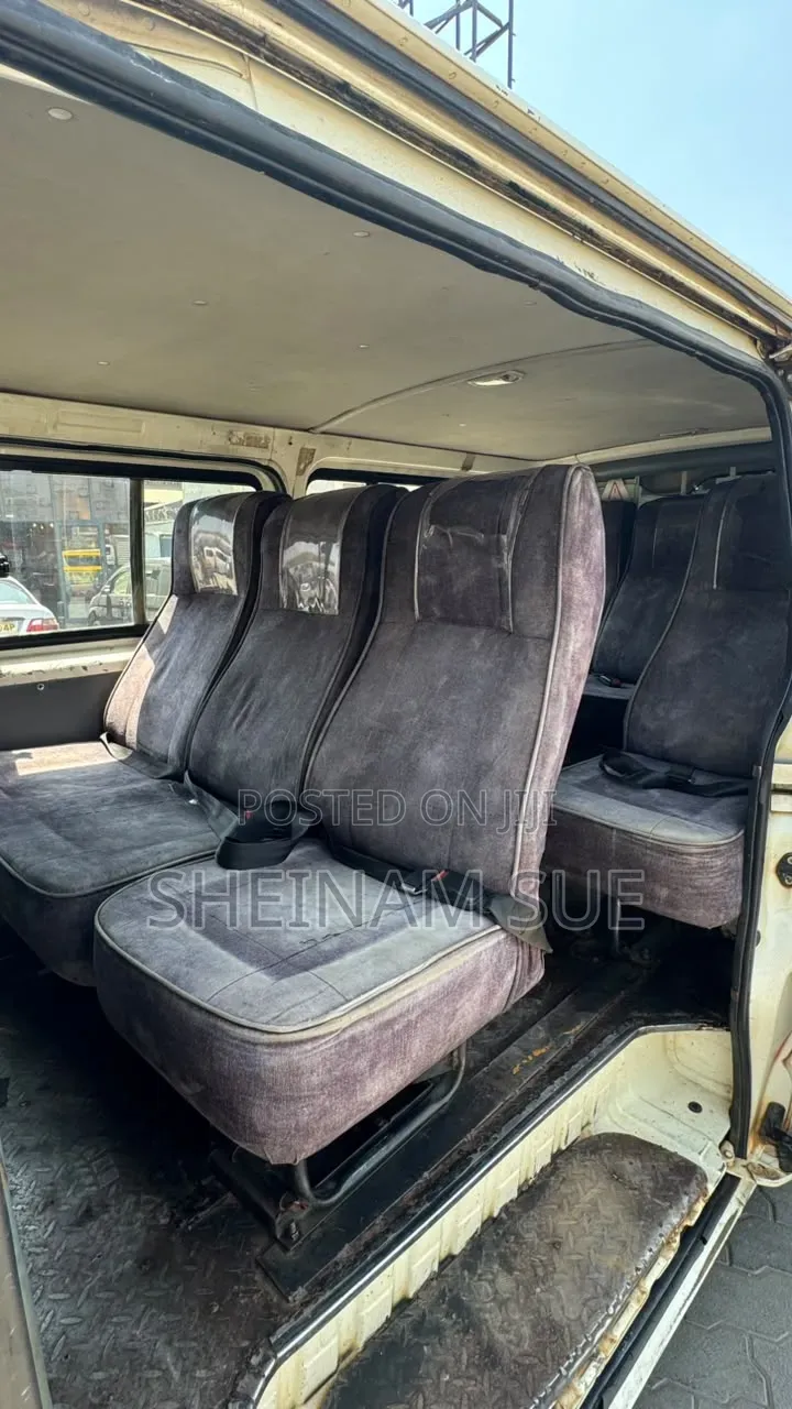 Toyota HiAce 2013 Yellow