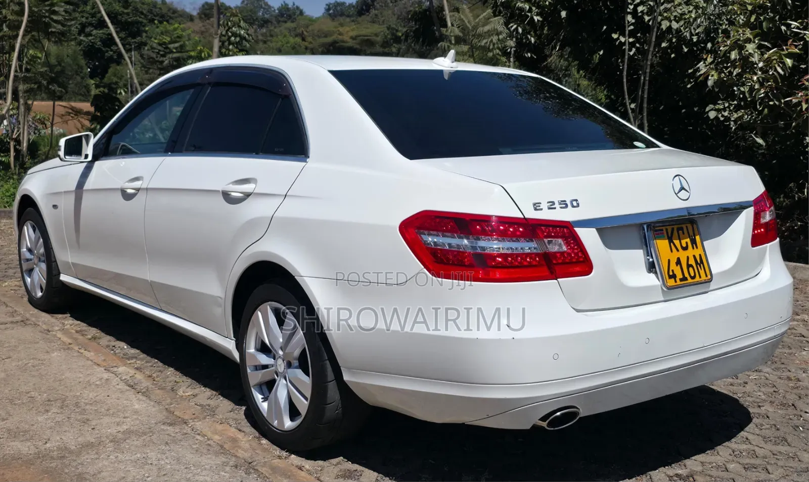 Mercedes-Benz E250 2012 Off white
