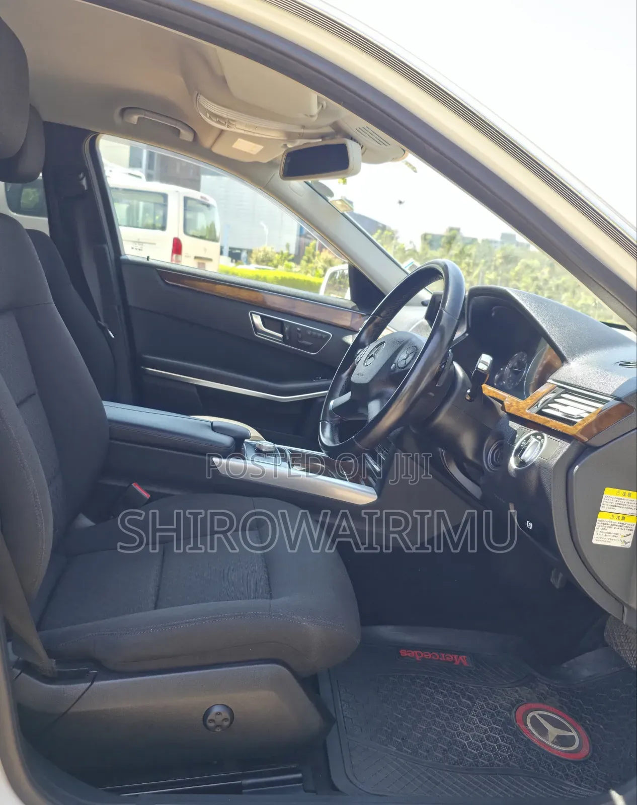 Mercedes-Benz E250 2012 Off white