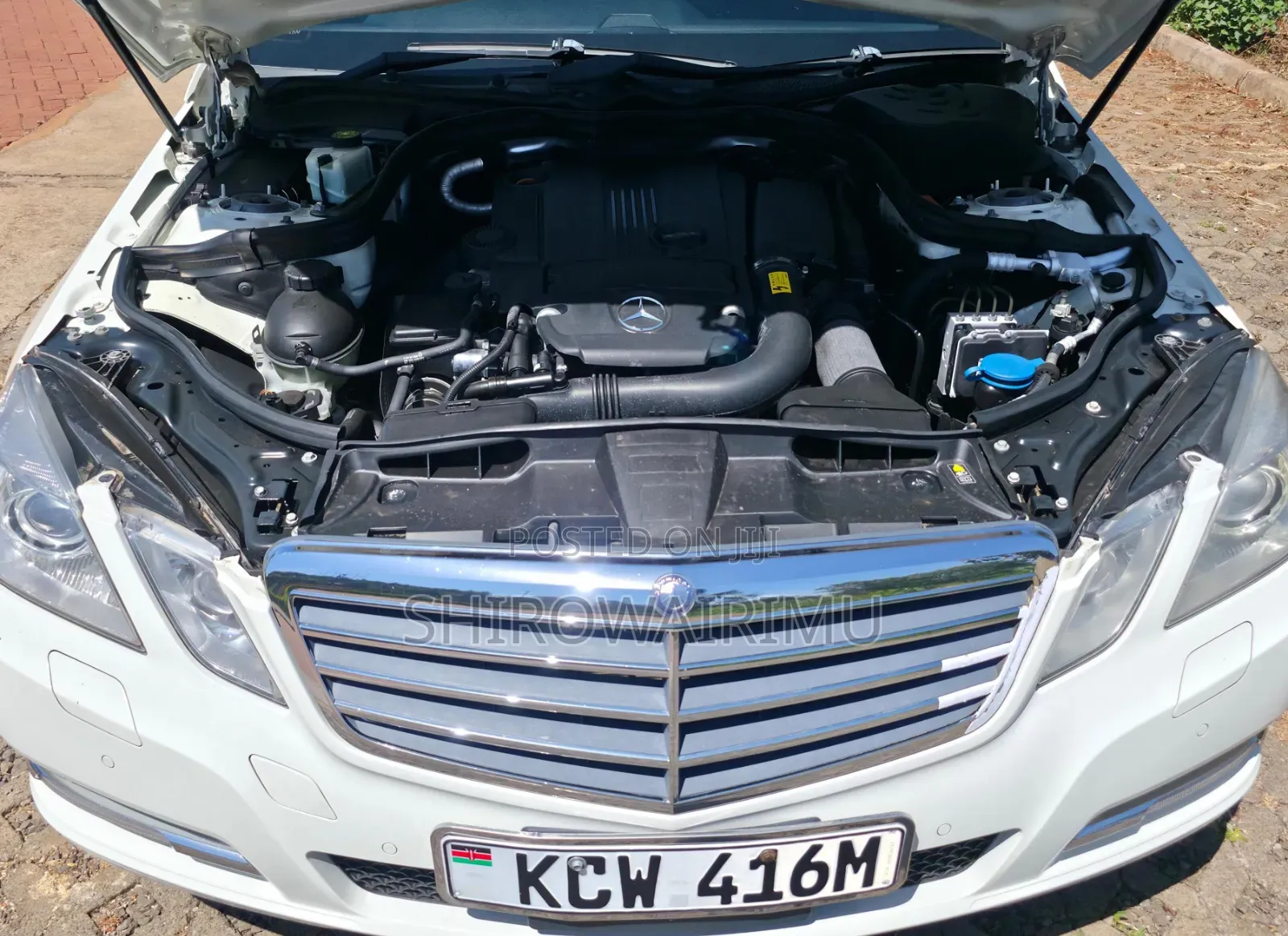 Mercedes-Benz E250 2012 Off white