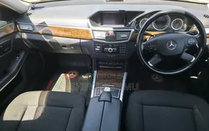 Mercedes-Benz E250 2012 Off white