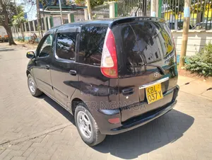 Toyota Fun Cargo 2004 Black