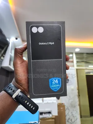 New Samsung Galaxy Z Flip8 256 GB