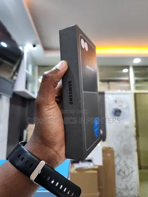 New Samsung Galaxy Z Flip8 256 GB