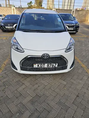 Toyota Sienta 1.5 FWD 2019 White