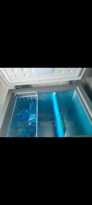 Von Hotpoint Chest Freezer. 142litres