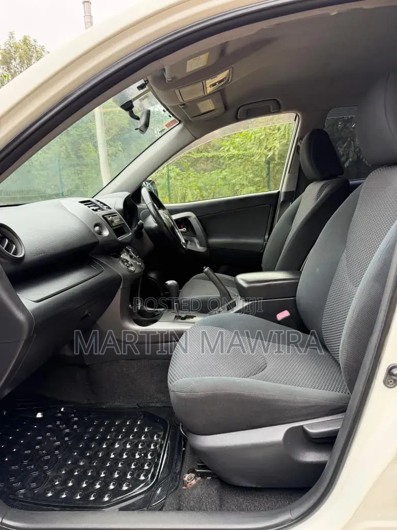 Toyota RAV4 2012 White