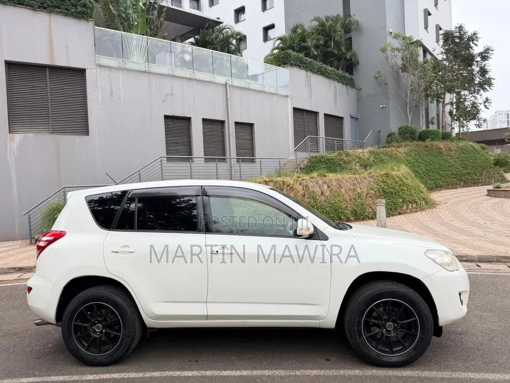 Toyota RAV4 2012 White