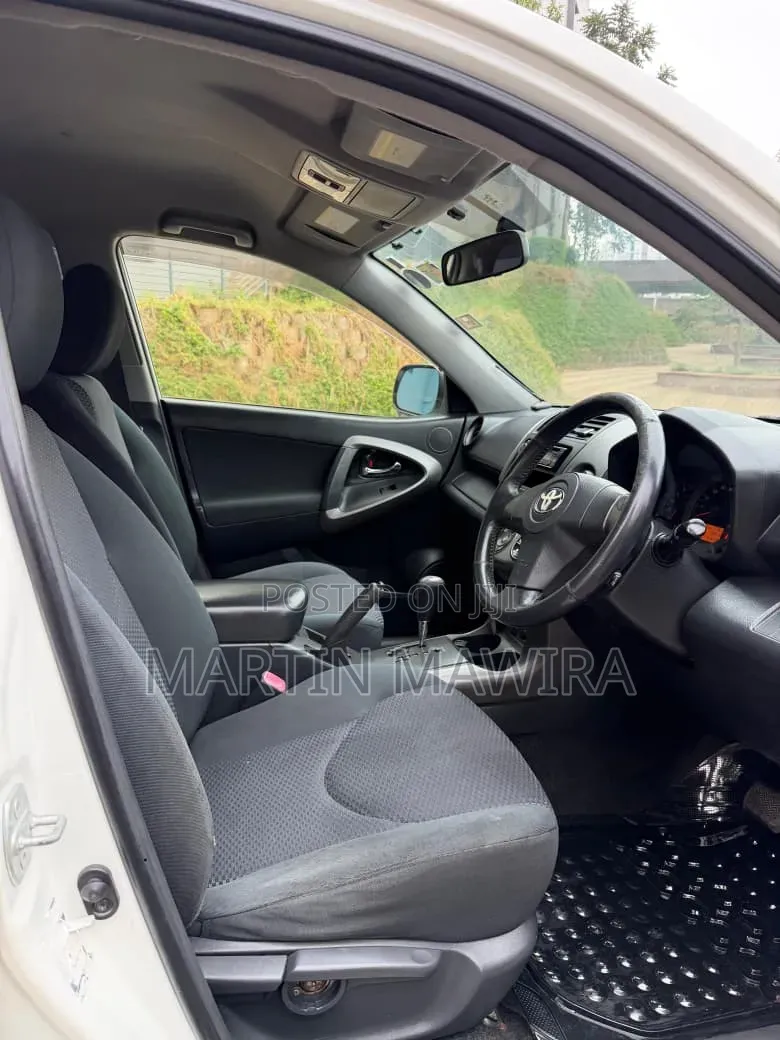 Toyota RAV4 2012 White