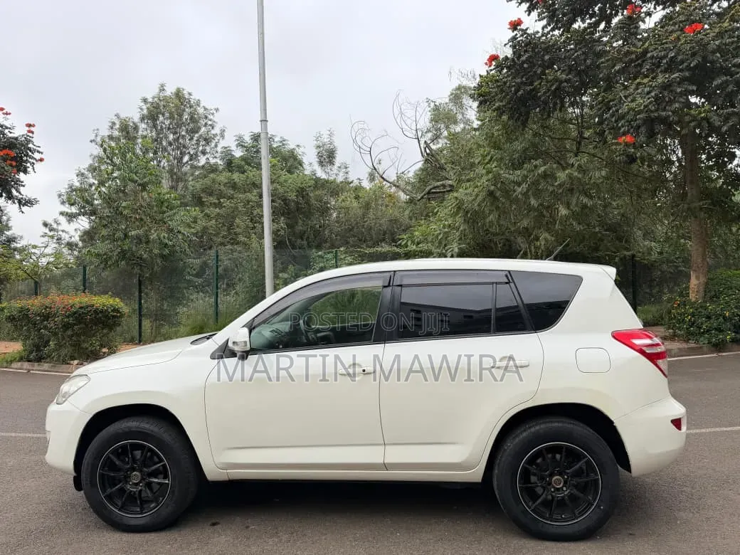 Toyota RAV4 2012 White