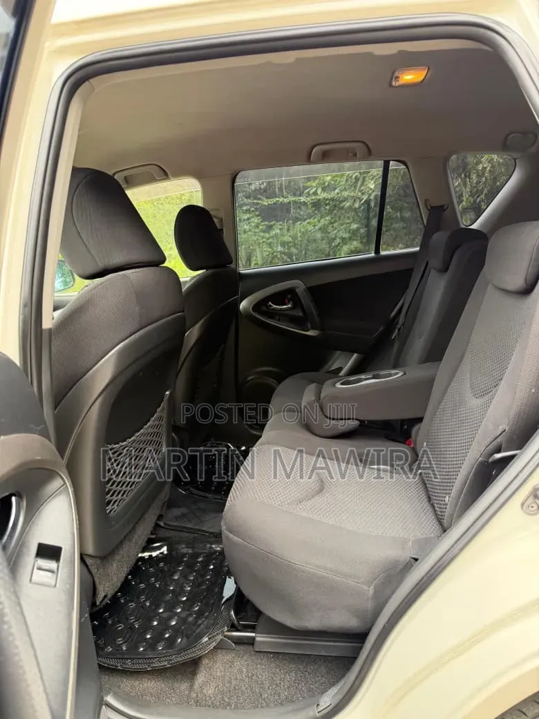 Toyota RAV4 2012 White