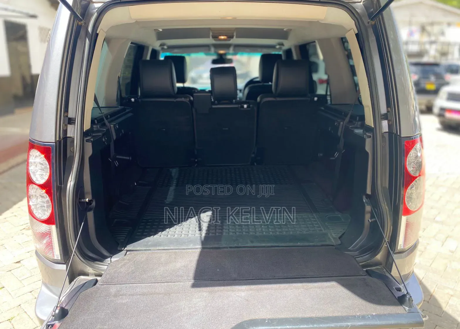 Land Rover Discovery 2011 Gray