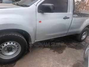 Isuzu D-MAX 2014 Silver