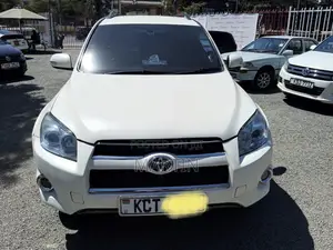 Toyota RAV4 2011 White