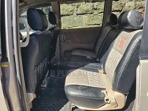 Toyota Noah 2006 Silver