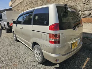 Toyota Noah 2006 Silver