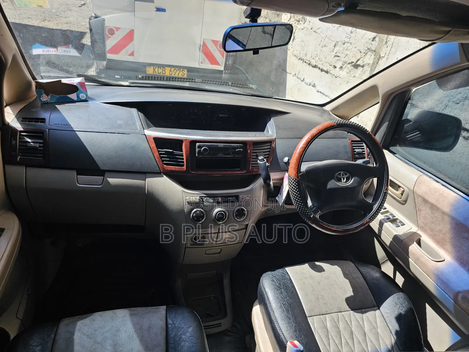 Toyota Noah 2006 Silver