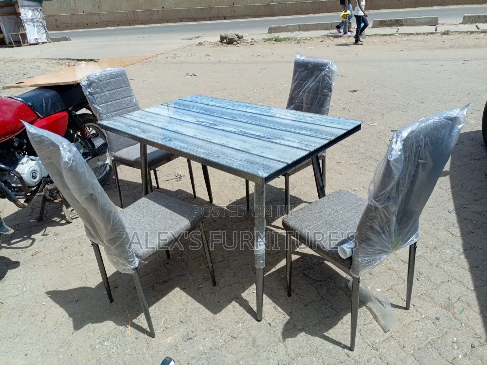 Quality Dining Table/4searer Dining Set