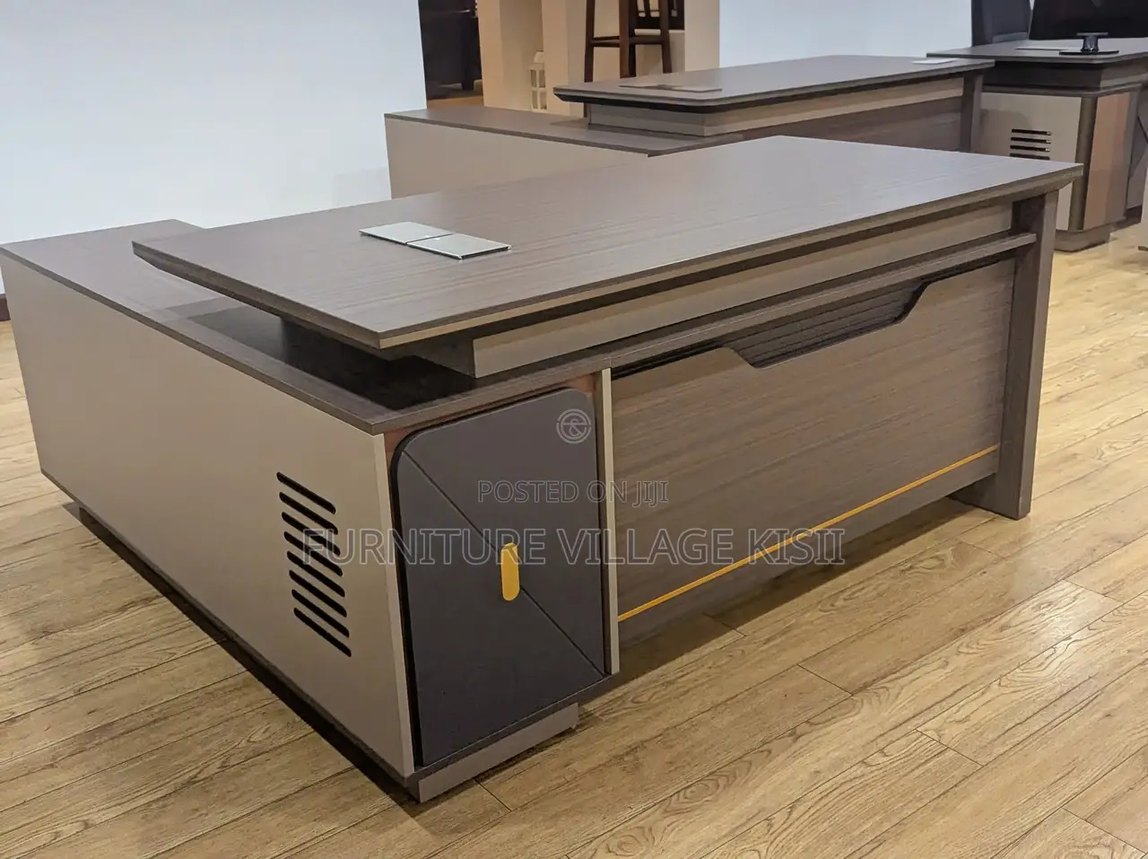 Office Desk: Executive Managers Desk 1600mm