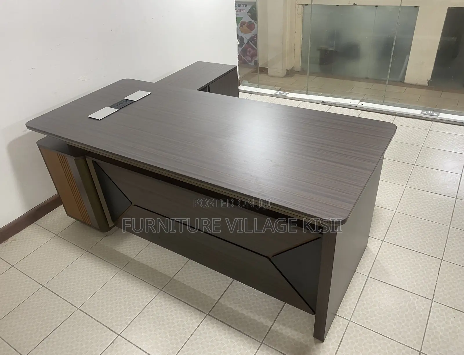 Office Desk: Executive Managers Desk 1600mm