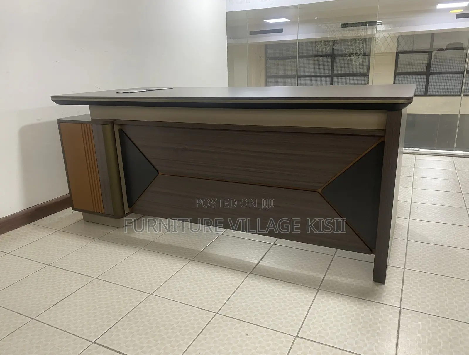 Office Desk: Executive Managers Desk 1600mm