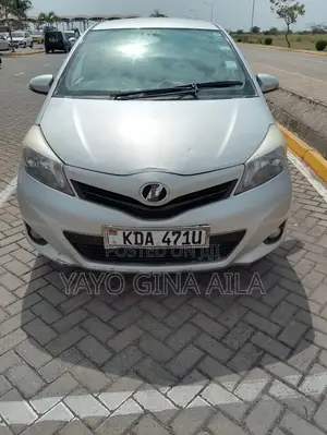 Toyota Vitz 1.3 FWD 3dr 2013 Silver
