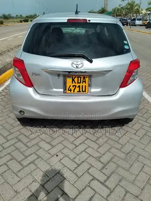 Toyota Vitz 1.3 FWD 3dr 2013 Silver