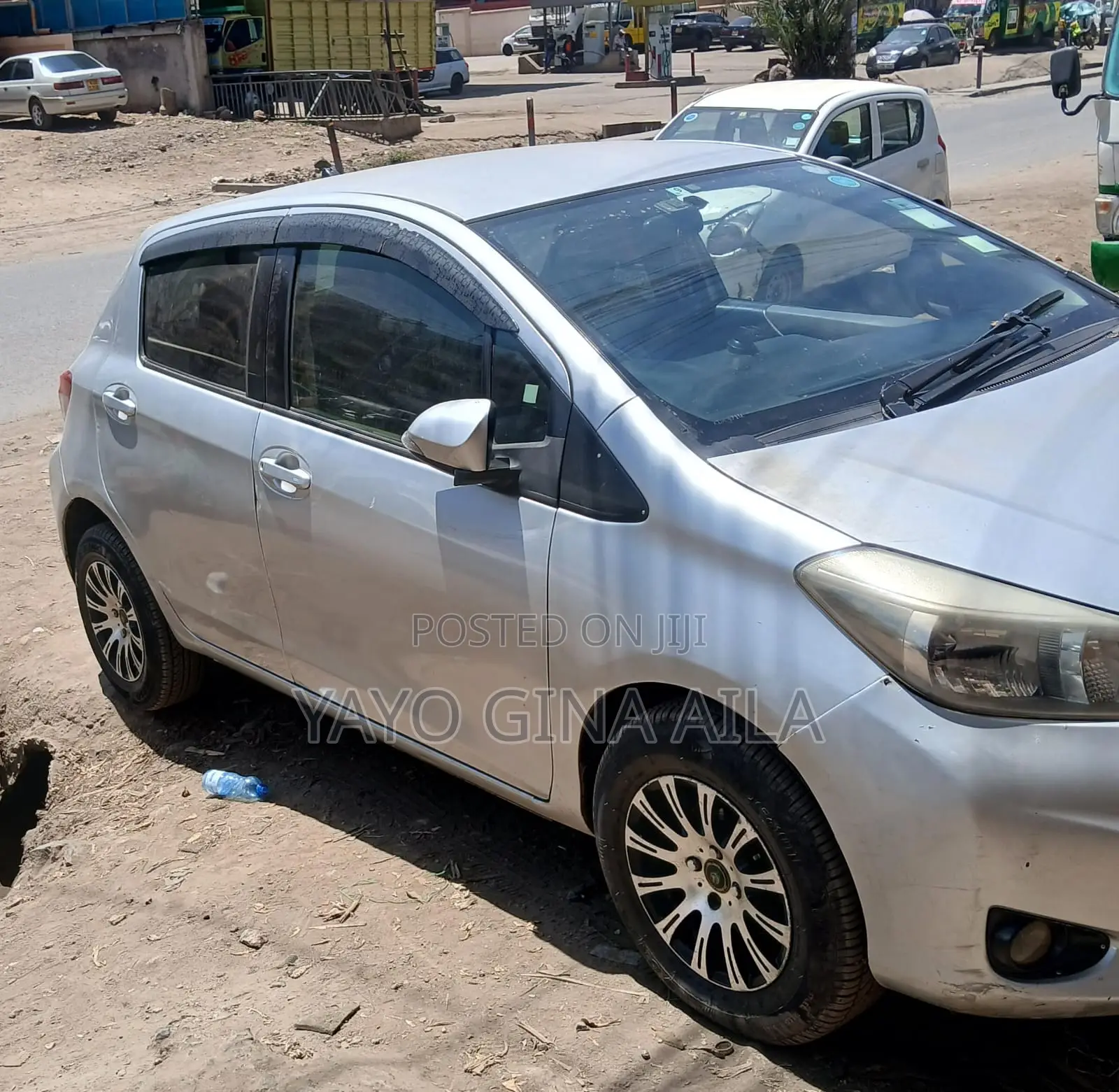 Toyota Vitz 1.3 FWD 3dr 2013 Silver
