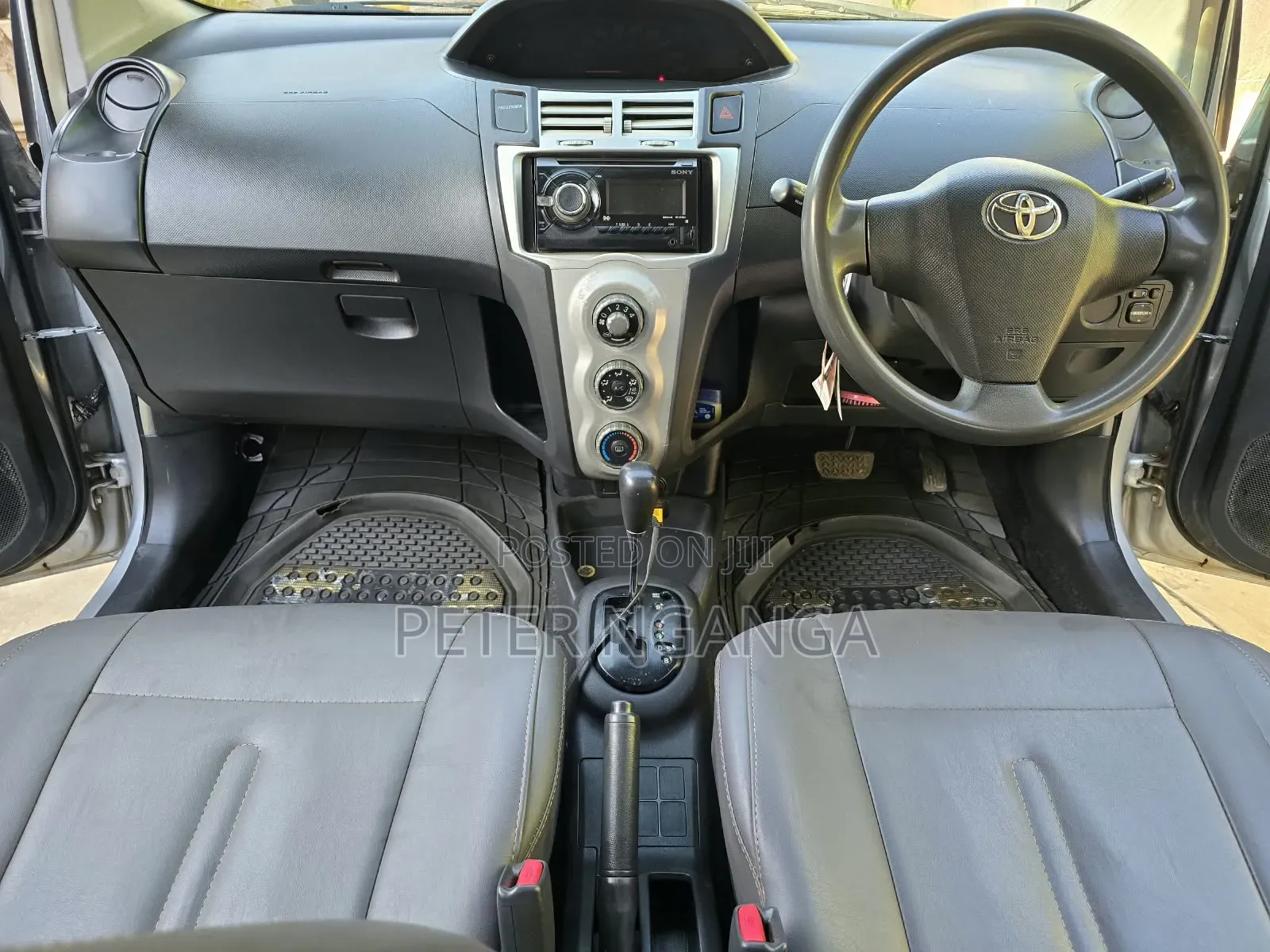 Toyota Vitz 2007 Silver