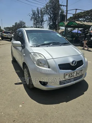 Toyota Vitz 2007 Silver