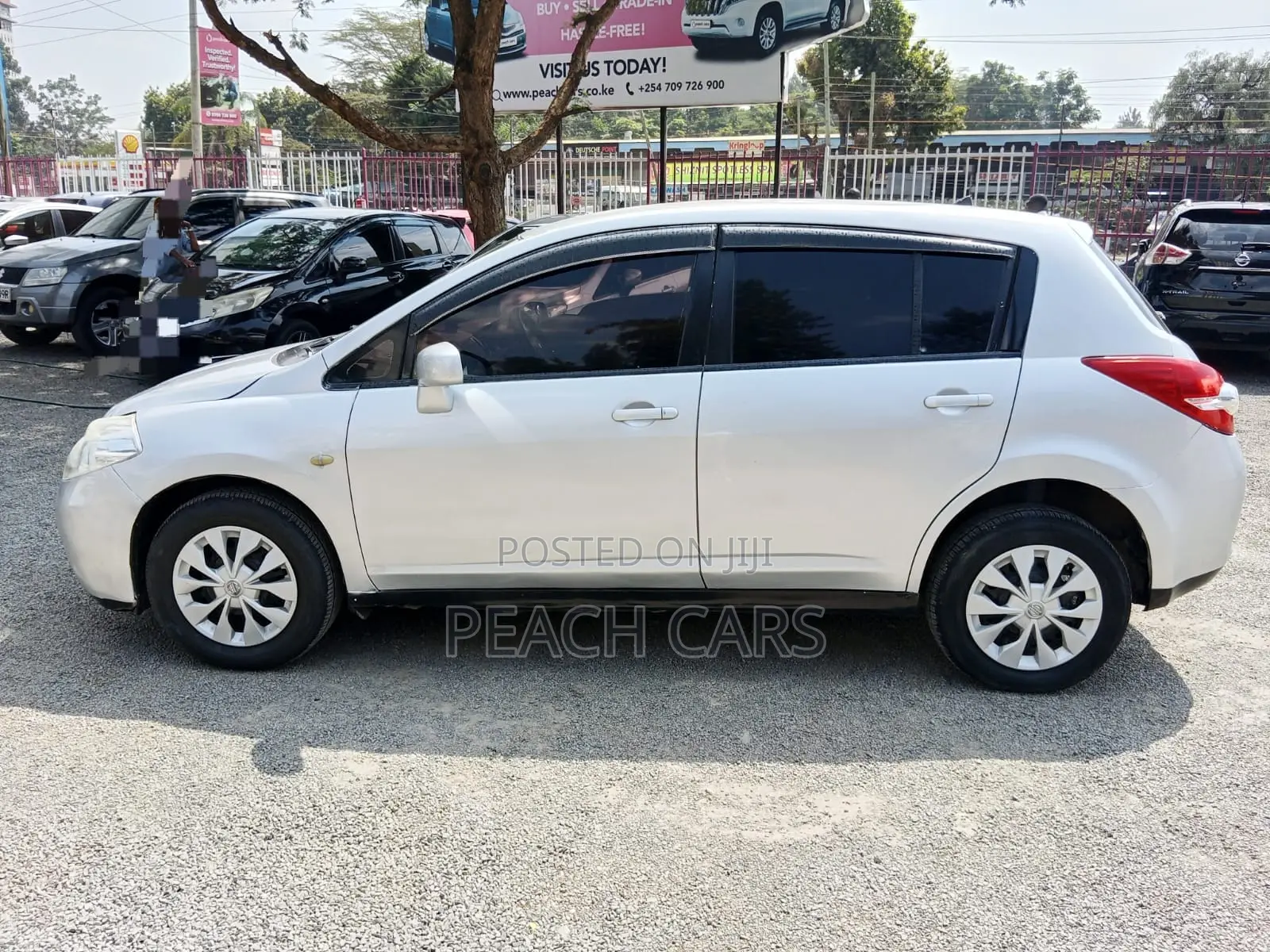 Nissan Tiida 2009 Silver