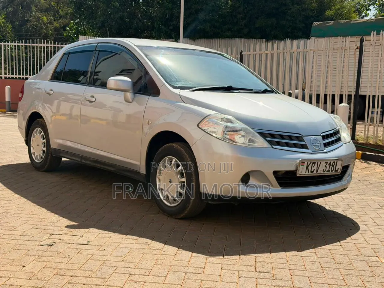 Nissan Tiida 2012 Silver