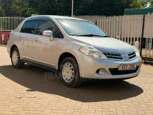Nissan Tiida 2012 Silver