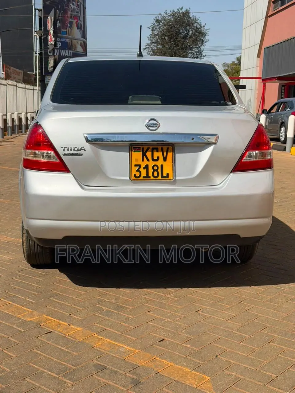 Nissan Tiida 2012 Silver