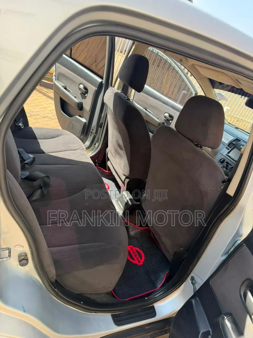 Nissan Tiida 2012 Silver